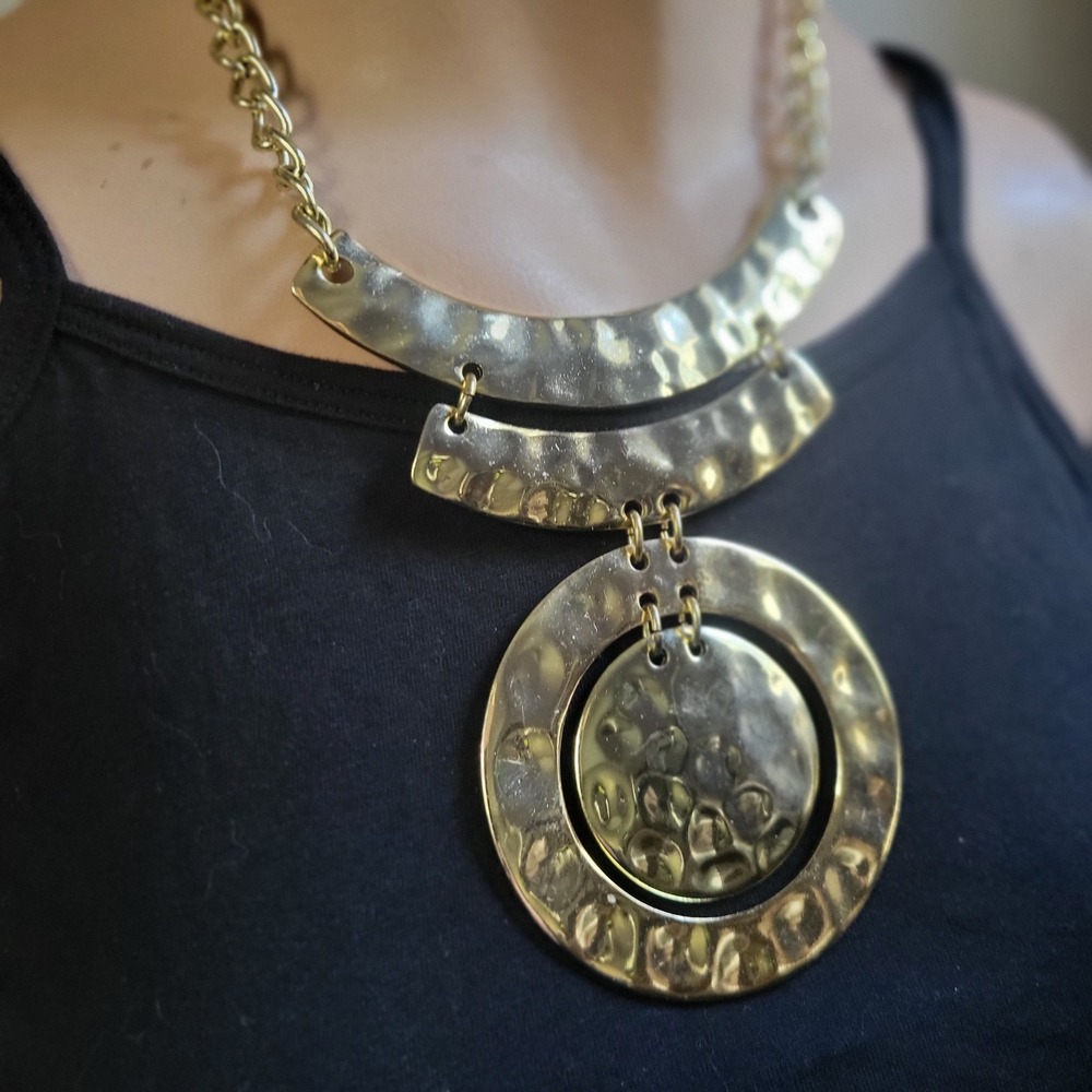 NY New York & Co Hammered Gold Tone Tiered Statement Bib Necklace‎ Boho Y2K